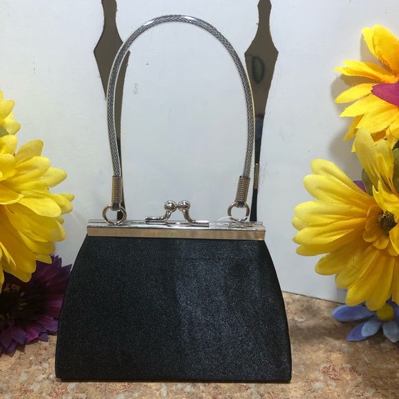 New “For The S🌸PHISTICATED” Clasp Purse - Picture 2 of 9